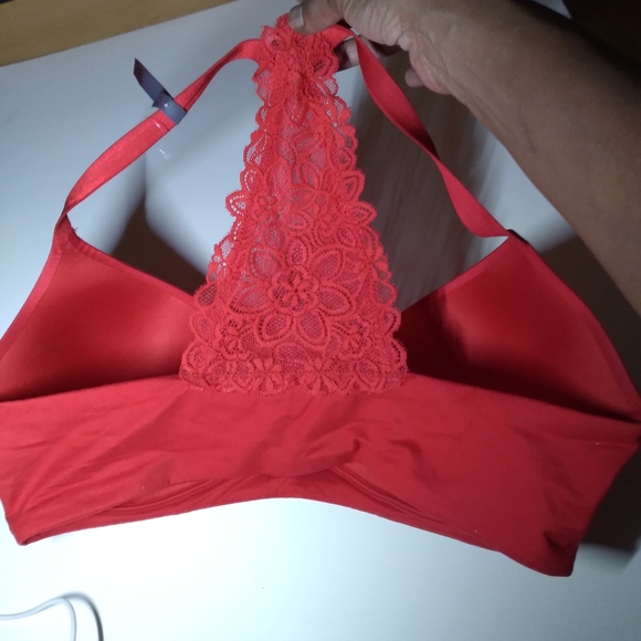 Red wireless T strap Bra - Picture 3 of 4